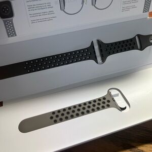 Apple NIKE Authentic Apple Watch Band Olive Gray/Cargo Khaki